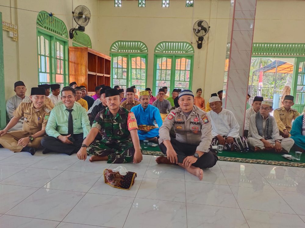 Babinsa Sertu Risdianto Hadiri Peringatan Isra Miraj Di Masjid An-Nur Desa Meliah