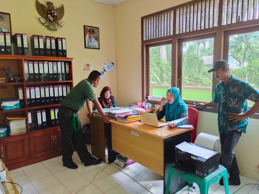 Babinsa Sertu Risdianto Kembali Jalin Komunikasi Dengan Perangkat Desa Babinsa Sertu Risdianto Kembali Jalin Komunikasi Dengan Perangkat Desa