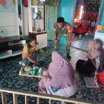 Babinsa Serda Sianipar Apresiasi Tim Puskesmas Subi Lakukan Posyandu Bai Bayi ke Rumah-Rumah Warga Babinsa Serda Sianipar Apresiasi Tim Puskesmas Subi Lakukan Posyandu Bai Bayi ke Rumah-Rumah Warga