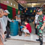 Babinsa Koramil 06/Serasan Lakukan Pengamanan Pembagian BBM Pertalite Gratis Oleh Sekcam