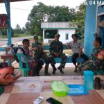 Komsos Dengan Warga Desa Sedarat Baru, Babinsa Koptu Pamuji Ingatkan Masyarakat Waspada Cuaca Ekstrem Komsos Dengan Warga Desa Sedarat Baru, Babinsa Koptu Pamuji Ingatkan Masyarakat Waspada Cuaca Ekstrem