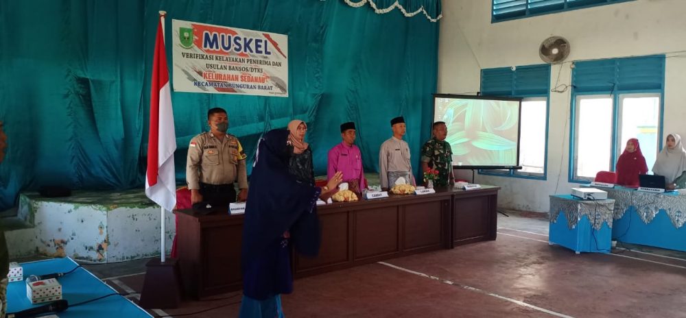 Babinsa Sertu Manurung Hadiri Rapat Musyawarah Kelayakan Penerima Bansos Babinsa Sertu Manurung Hadiri Rapat Musyawarah Kelayakan Penerima Bansos