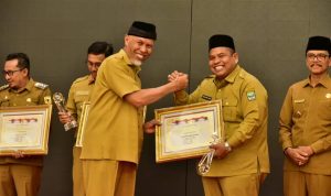 Saat Pelaksanaan Musrenbang Provinsi Sumatera Barat Tahun 2024, Bupati Padang Pariaman Terima Dua Penghargaan Saat Pelaksanaan Musrenbang Provinsi Sumatera Barat Tahun 2024, Bupati Padang Pariaman Terima Dua Penghargaan