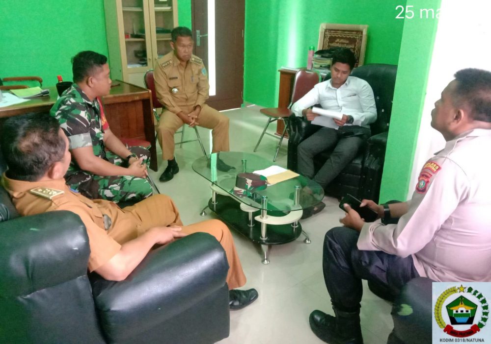 Warga Keluhkan Listrik Kerap Padam, Babinsa Serda Syamsul Bersama Camat Jemaja Panggil Kepala PLN