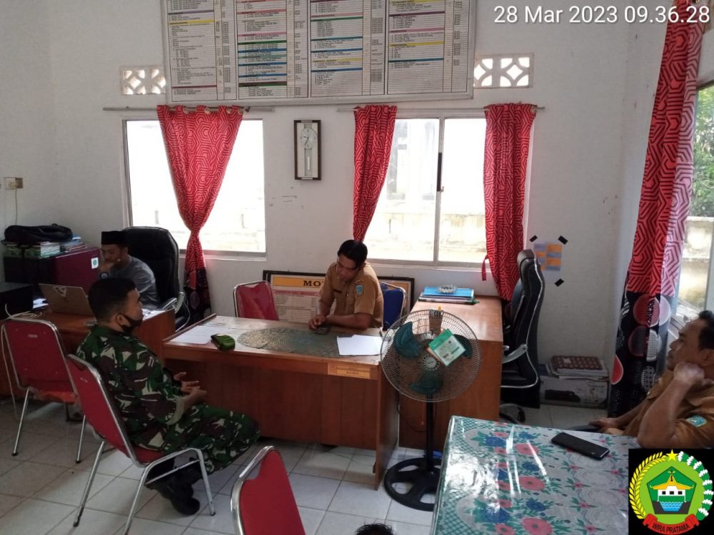 Babinsa Serka Edi Sucipto Terus Jalin Silaturrahmi dan Koordinasi Bersama Staf Desa Babinsa Serka Edi Sucipto Terus Jalin Silaturrahmi dan Koordinasi Bersama Staf Desa