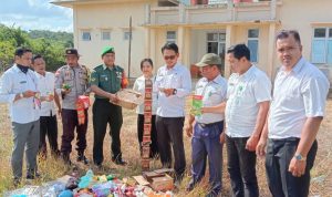 Saksikan Pemusnahan Barang Kadaluarsa, Babinsa Sertu Nurdin Minta Pengusaha Jaga Konsumen
