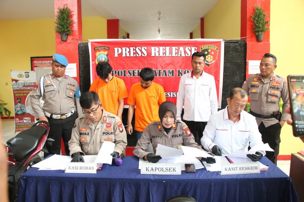 Kapolsek Batam Kota Gelar Konferensi Pers Ungkap Pelaku Begal Penjual Tahu