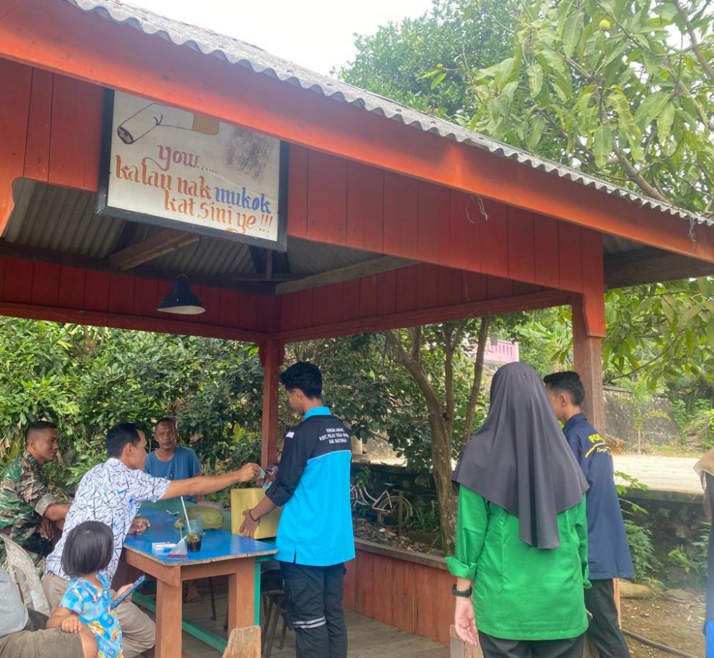 Babinsa Serda Iwan Ajak Kades Selading Kumpulkan Donasi Untuk Salah Seorang Warga Yang Sedang Sakit Babinsa Serda Iwan Ajak Kades Selading Kumpulkan Donasi Untuk Salah Seorang Warga Yang Sedang Sakit