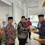 Bupati Padang Pariaman Salurkan Zakat Dalam Program Ramadhan Bahagia