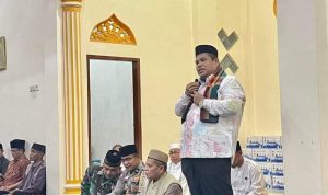Bupati Padang Pariaman Serahkan Bantuan Uang Tunai dan Paket Al Quran di Surau Gadang Limau Hantu Nagari Balah Aie