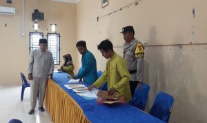Bhabinkamtibmas Polres Bintan Lakukan Pengamanan Penyaluran BLT TA 2023 Disejumlah Tempat
