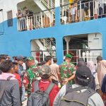 Personil Koramil 06/Serasan Lakukan Pengamanan Mudik Lebaran di Pelabuhan Setelung Personil Koramil 06/Serasan Lakukan Pengamanan Mudik Lebaran di Pelabuhan Setelung