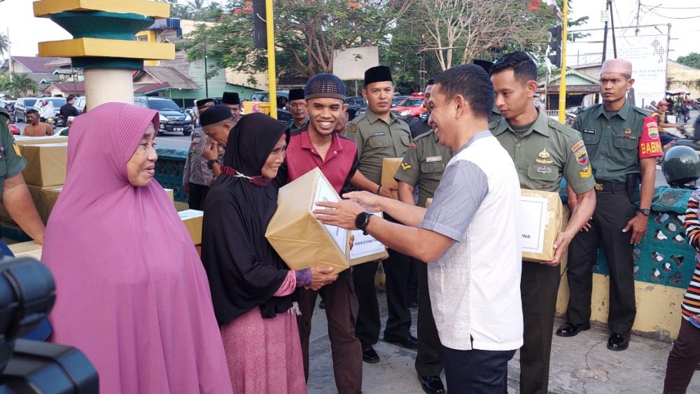 Kodim 0318/Natuna Bersama Forkopimda dan Pemda Berbagi Takjil di Bulan Suci Ramadhan Kodim 0318/Natuna Bersama Forkopimda dan Pemda Berbagi Takjil di Bulan Suci Ramadhan