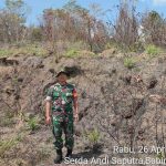 Memasuki Musim Kemarau, Babinsa Serda Andi Gencar Lakukan Patroli Karhutla