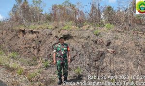 Memasuki Musim Kemarau, Babinsa Serda Andi Gencar Lakukan Patroli Karhutla