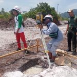 Tinjau Proses Pembangunan Rumah Bantuan Terdampak Longsor, Pratu Jhon Sirait : Utamakan Keselamatan dalam Bekerja