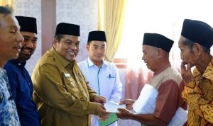 Zakat Fitrah dan Zakat Profesi se-Kabupaten Padang Pariaman di Bagikan Secara Simbolis