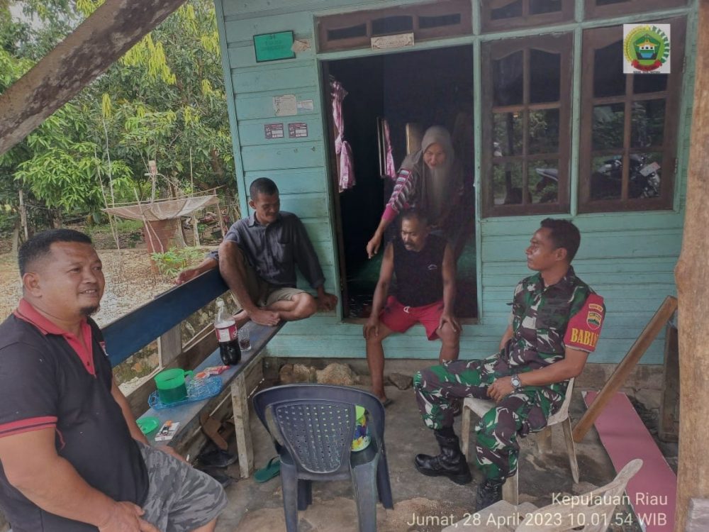 Masih Suasana Lebaran, Babinsa Koptu Anton Anjangsana Ke Rumah Warga Binaan Desa Air Mali