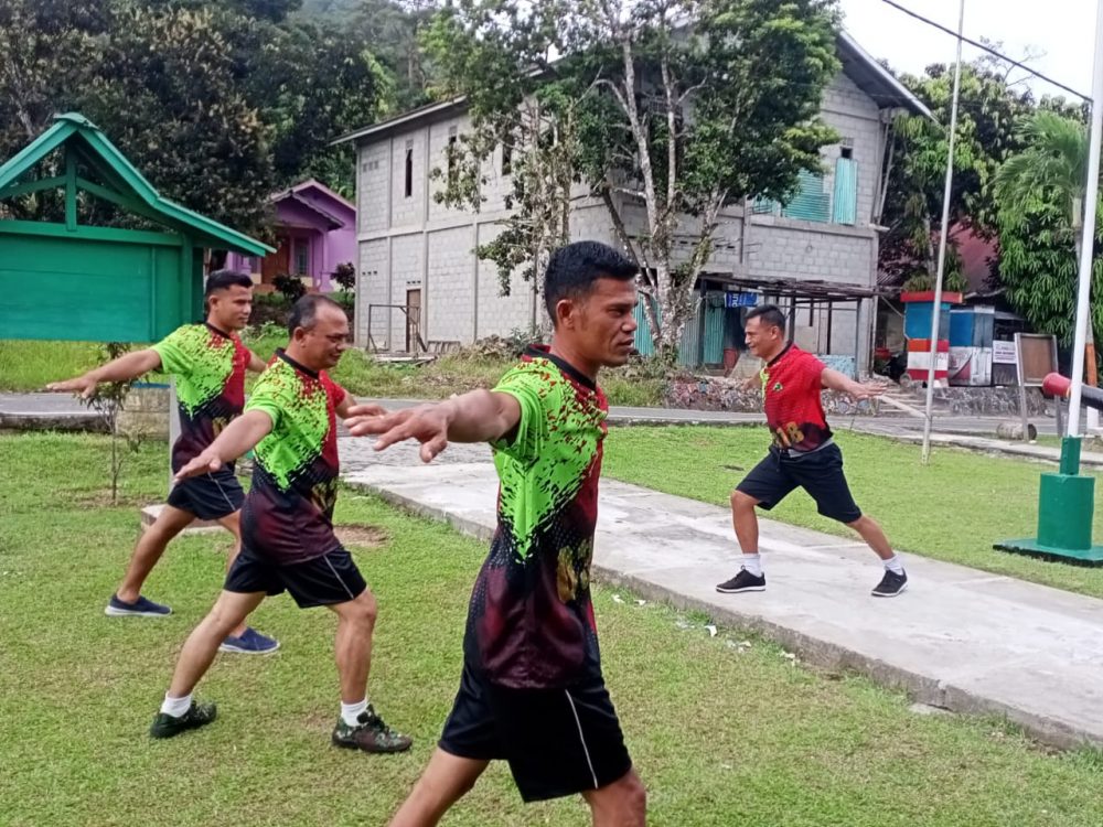 Jaga Stamina Tubuh, Koramil 06/Serasan Laksanakan Kegiatan Senam SKJ-88 dan Lari Aerobik Jaga Stamina Tubuh, Koramil 06/Serasan Laksanakan Kegiatan Senam SKJ-88 dan Lari Aerobik