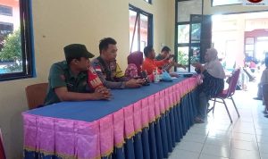 Babinsa Kopda Danu Lakukan Pendampingan Penyaluran Sembako dan PKH dari Kemensos RI Babinsa Kopda Danu Lakukan Pendampingan Penyaluran Sembako dan PKH dari Kemensos RI