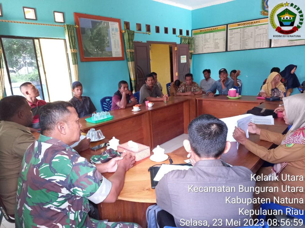 Babinsa Sertu Budi Hadiri Rapat Musyawarah Desa Kelarik Utara, Tentang Verifikasi Kemiskinan Ekstrim tahun 2023