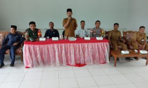 Babinsa Koramil 03/Sedanau Dukung Pembangunan Fisik di Desa Setumuk Babinsa Koramil 03/Sedanau Dukung Pembangunan Fisik di Desa Setumuk