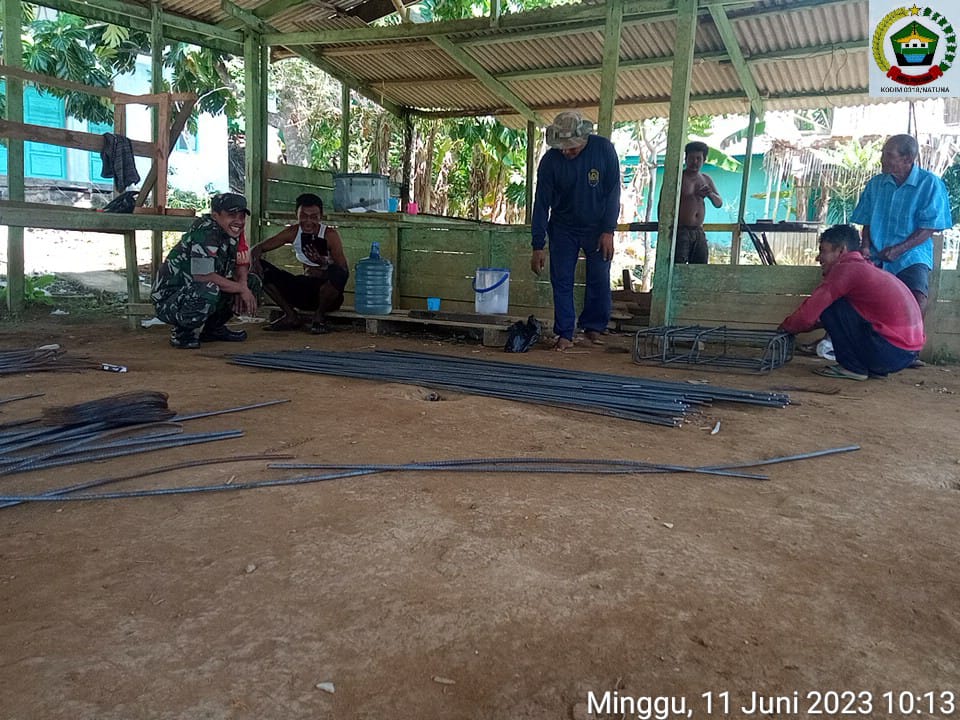 Lagi, Babinsa Koramil 03/Sedanau Jalin Komsos Dengan Warga