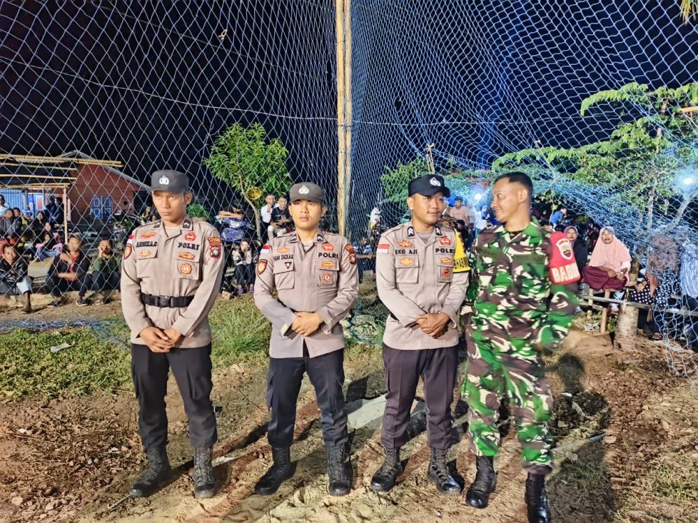 Bersama Pihak Kepolisian, Babinsa Serda Dadang Turut Lakukan Pengamanan Turnamen Bola Volly Bersama Pihak Kepolisian, Babinsa Serda Dadang Turut Lakukan Pengamanan Turnamen Bola Volly