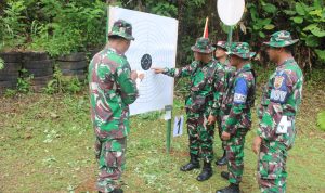 Personil Koramil 03/Sedanau Ikuti Latihan Menembak Rutin