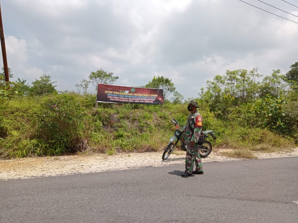 Koramil 03/Sedanau Terus Berupaya Antisipasi Karhutla Dengan Cara Patroli di Titik Rawan