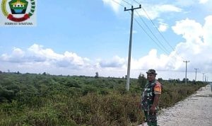 Lagi, Babinsa Koramil 03/Sedanau Patroli Karhutla