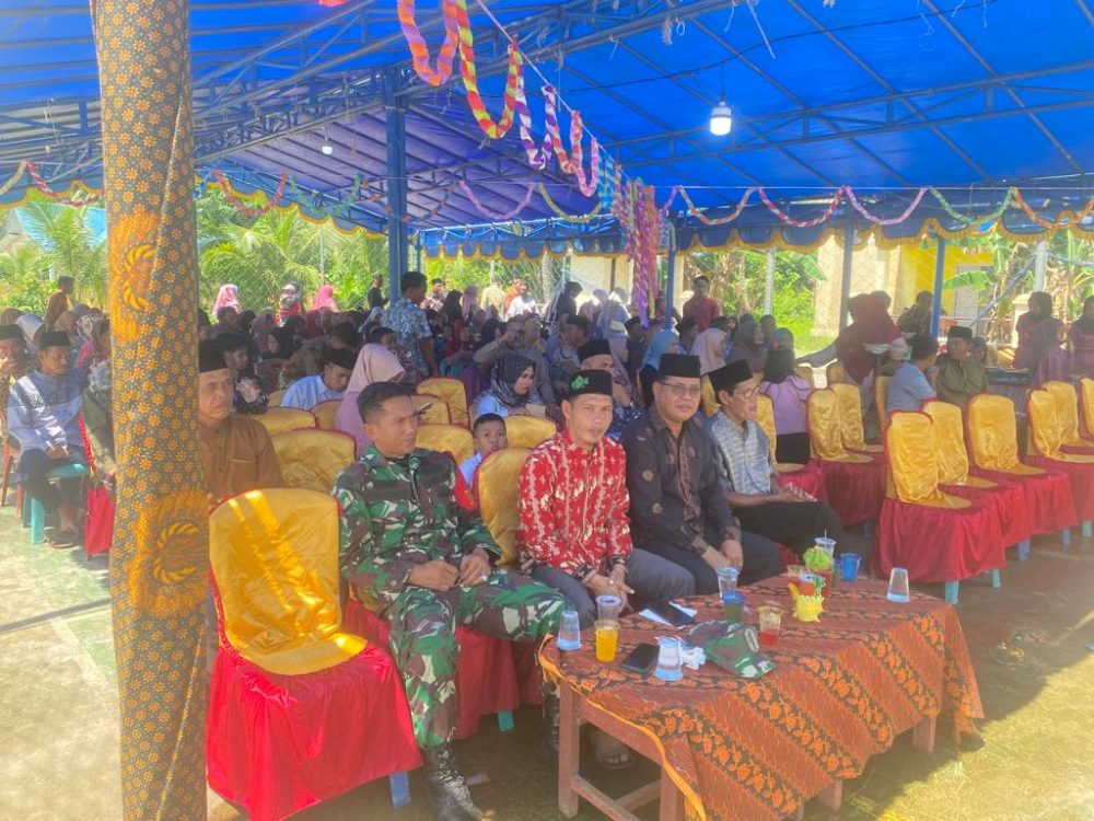 Babinsa Koramil 03/Sedanau Hadiri Resepsi Pernikahan Warga Binaan Desa Teluk Labuh