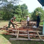 Selalu Ketua PHBN, Plh. Danramil 06/Serasan Ajak Warga Goro Bersihkan Lapangan Sepak Bola