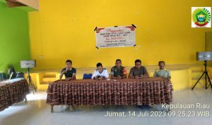 Babinsa Koptu Anton Sutopo Turut Awasi Penyaluran BLT DD Desa Air Mali