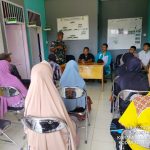 Agar Tepat Sasaran, Babinsa Sertu Syahruddin Turut Awasi Penyaluran BLT DD Desa Mekar Jaya