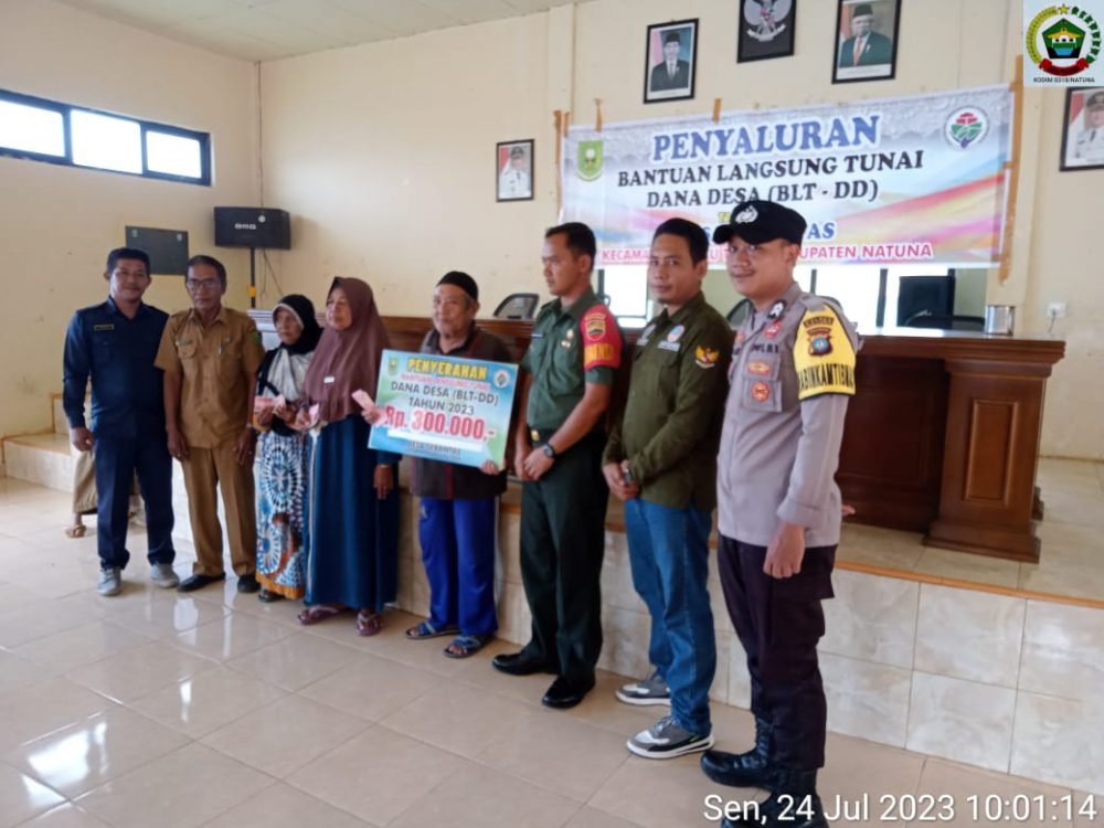 Babinsa Serda Dadang Kembali Pantau Penyaluran BLT DD Desa Serantas Babinsa Serda Dadang Kembali Pantau Penyaluran BLT DD Desa Serantas