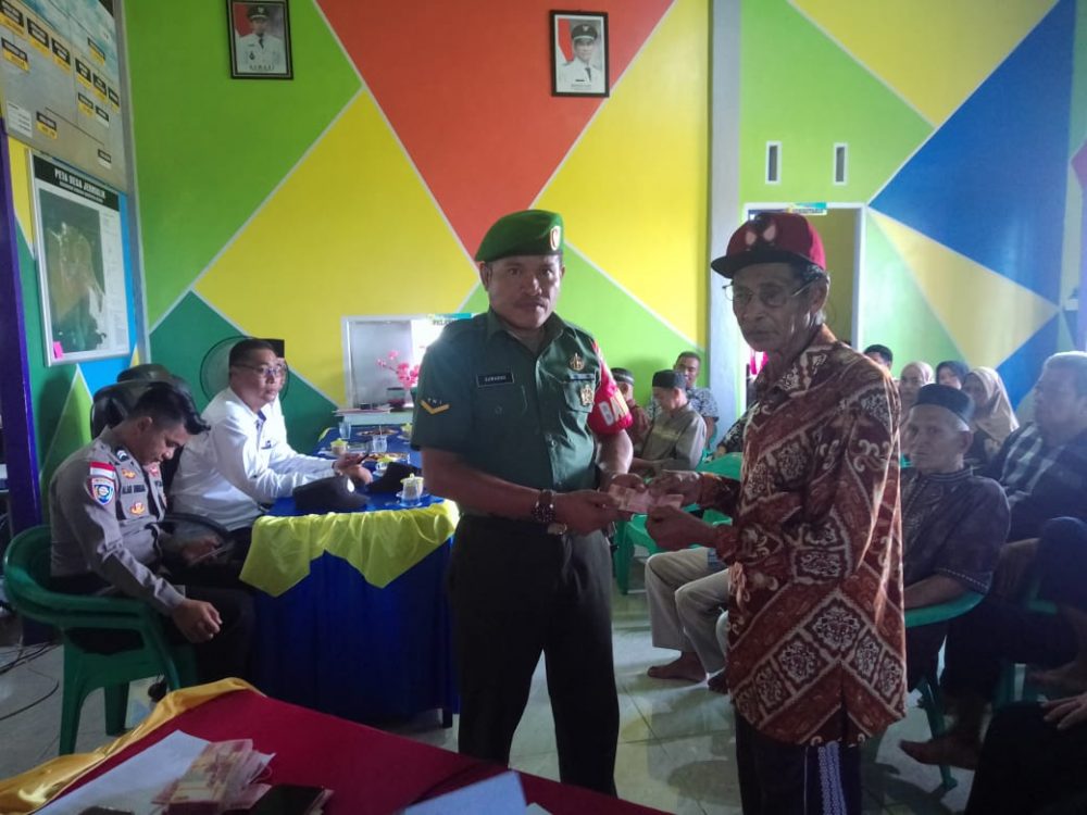 Babinsa Serda Suwarno Kembali Dampingi Penyaluran BLT DD Desa Jemalik