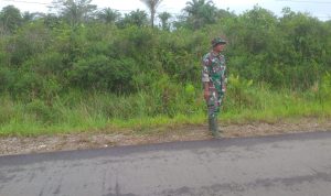 Lagi, Babinsa Koramil 03/Sedanau Laksanakan Patroli Karhutla Lagi, Babinsa Koramil 03/Sedanau Laksanakan Patroli Karhutla