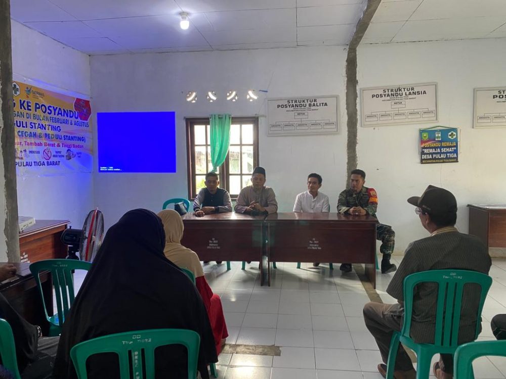 Babinsa Koramil 03/Sedanau Kembali Dampingi Penyaluran BLT DD Desa Pulau Tiga Babinsa Koramil 03/Sedanau Kembali Dampingi Penyaluran BLT DD Desa Pulau Tiga