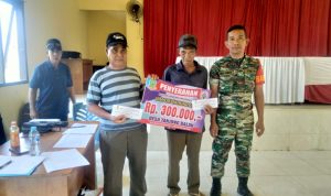 Babinsa Serda Perangin Angin Dampingi Penyaluran BLT DD Desa Tanjung Balau
