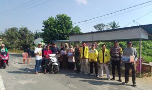 Babinsa Koramil 06/Serasan Bersama Universitas IAIS Sambas Open Donasi Untuk Korban Kebakaran Tambelan