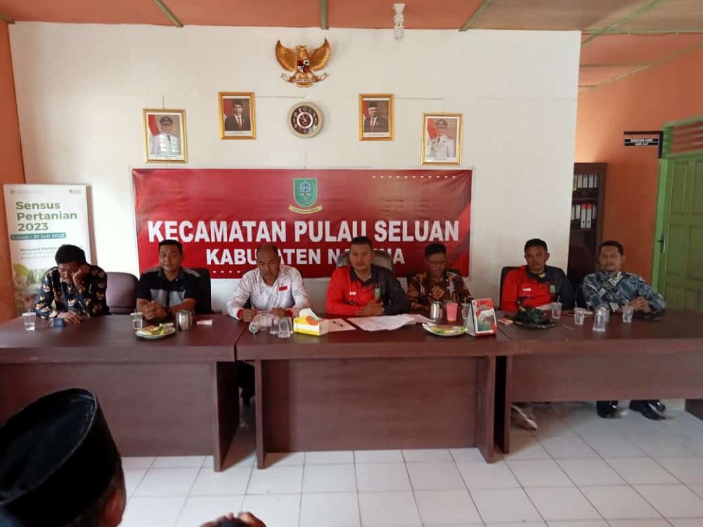 Babinsa Serda Dedi Ikuti Rapat Pembentukan Panitia HUT Kemerdekaan RI Ke-78 di Kecamatan Pulau Seluan