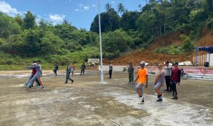 Menyongsong HUT RI Ke-78, Babinsa Koramil 03/Sedanau Latih Peserta Paskibra Tingkat Kecamatan Pulau Tiga Menyongsong HUT RI Ke-78, Babinsa Koramil 03/Sedanau Latih Peserta Paskibra Tingkat Kecamatan Pulau Tiga