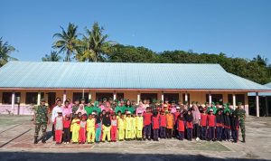 Babinsa Kopda Rambe Hadiri Kegiatan Pemberian Sarapan Merah Putih Oleh Danyon Komposit 1/GP di SDN 005 Telok Buton