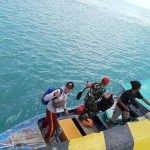 Seberangi Lautan, Babinsa Sertu Risdianto Latih Peserta Paskibra di Kecamatan Pulau Panjang Seberangi Lautan, Babinsa Sertu Risdianto Latih Peserta Paskibra di Kecamatan Pulau Panjang