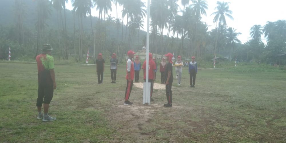 Jelang Hari Kemerdekaan Ke-78, Babinsa Serda Dedi Terus Latih Peserta Paskibra Tingkat Kecamatan Seluan