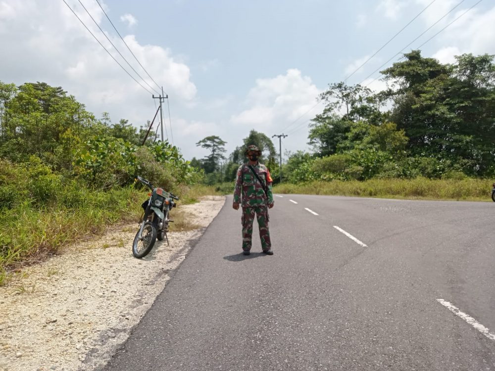 Babinsa Koramil 03/Sedanau Terus Lakukan Patroli, Antisipasi Terjadinya Karhutla Babinsa Koramil 03/Sedanau Terus Lakukan Patroli, Antisipasi Terjadinya Karhutla