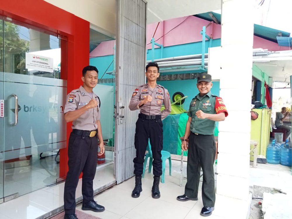 Sinergitas Babinsa Koramil 06/Serasan Bersama Polsek, Berikan Keamanan dan Kenyamanan Bagi Masyarakat Sinergitas Babinsa Koramil 06/Serasan Bersama Polsek, Berikan Keamanan dan Kenyamanan Bagi Masyarakat