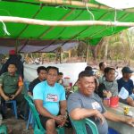 Semarak HUT RI Ke-78, Babinsa Serda Robby Lakukan Pengamanan Pertandingan Bola Kaki Desa Pulau Panjang