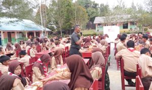 Kodim 0318/Natuna Kembali Berikan Sarapan Merah Putih Kepada Pelajar SMPN 2 Batu Kapal